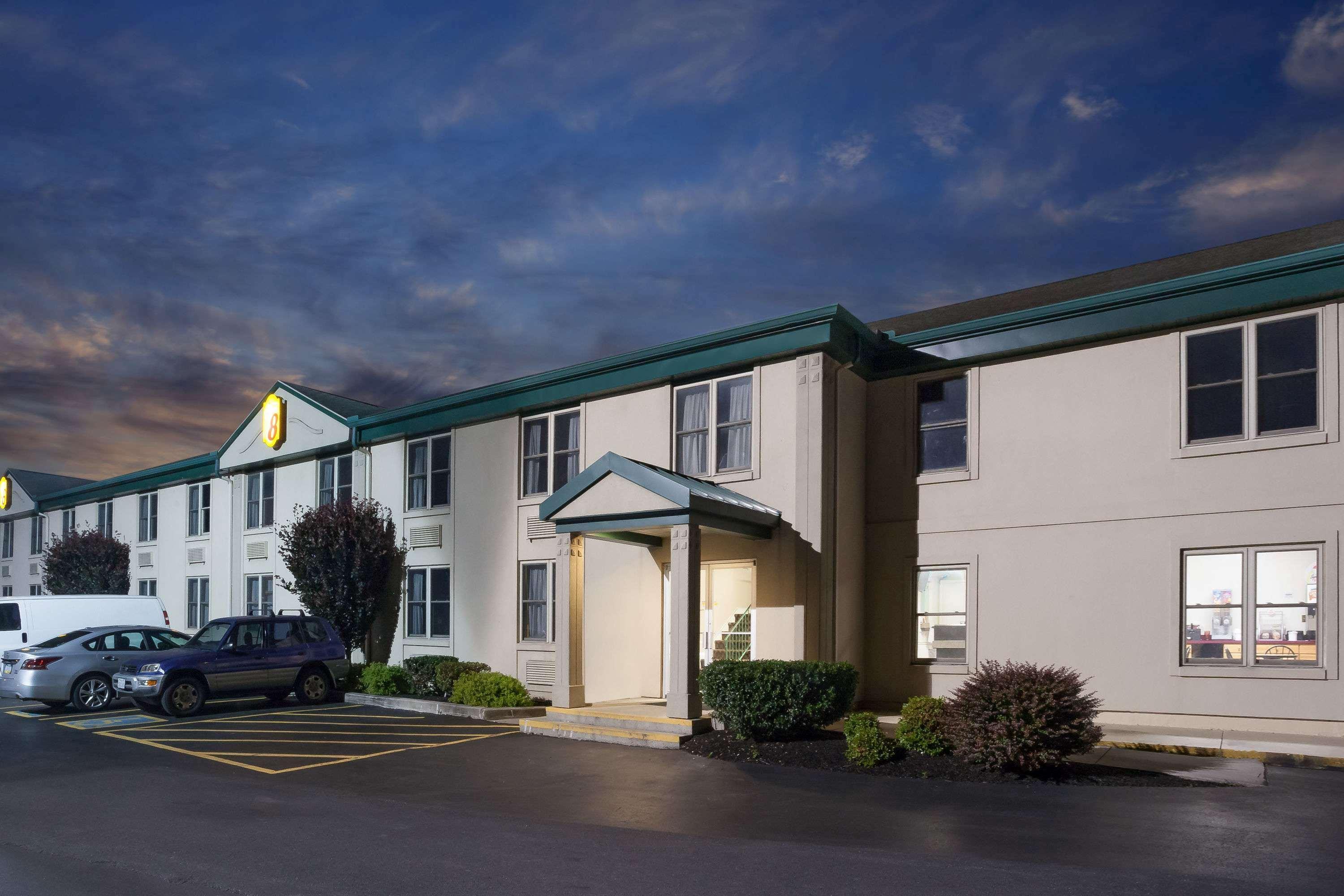 Super 8 By Wyndham Harrisburg Hershey West Eksteriør billede