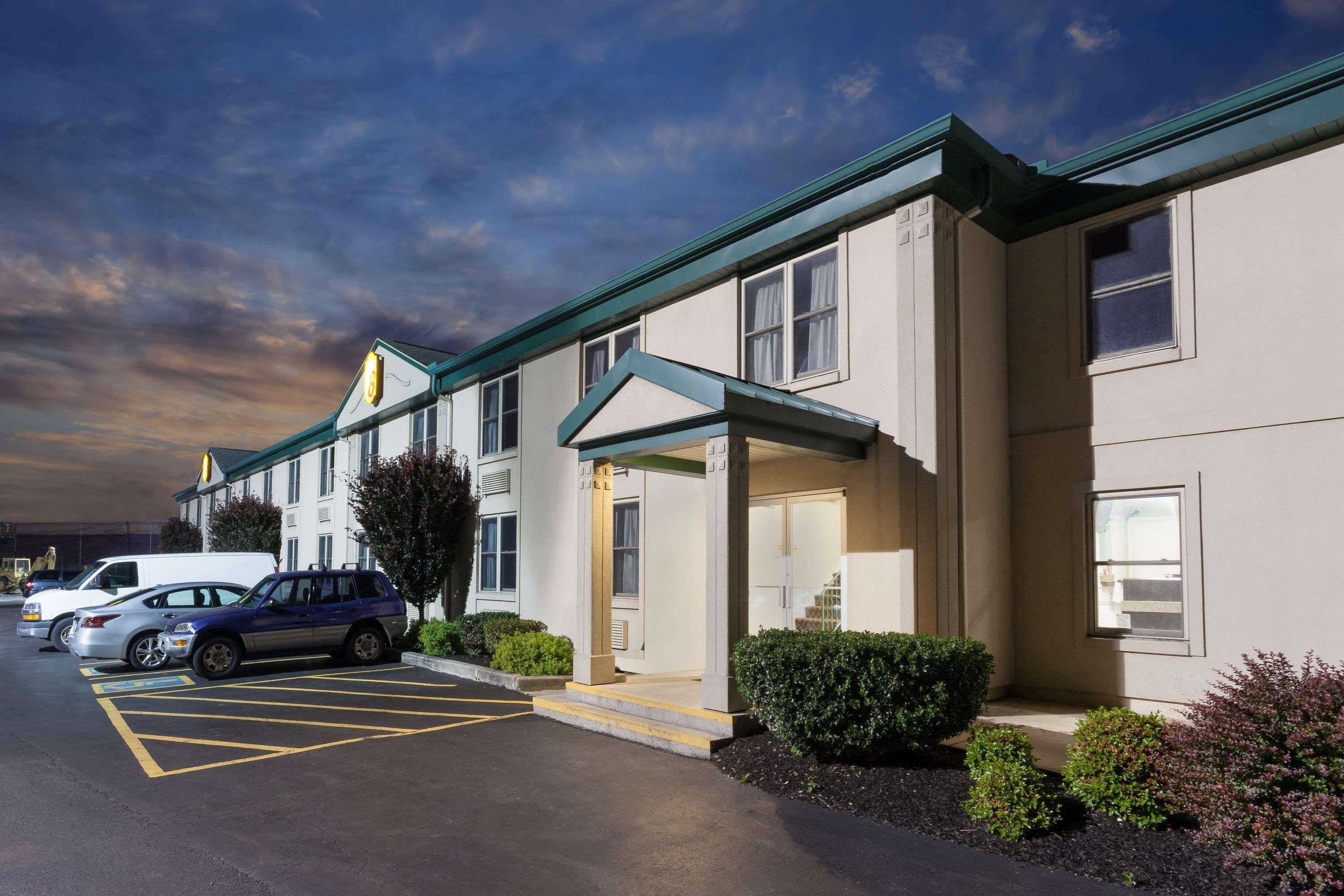 Super 8 By Wyndham Harrisburg Hershey West Eksteriør billede