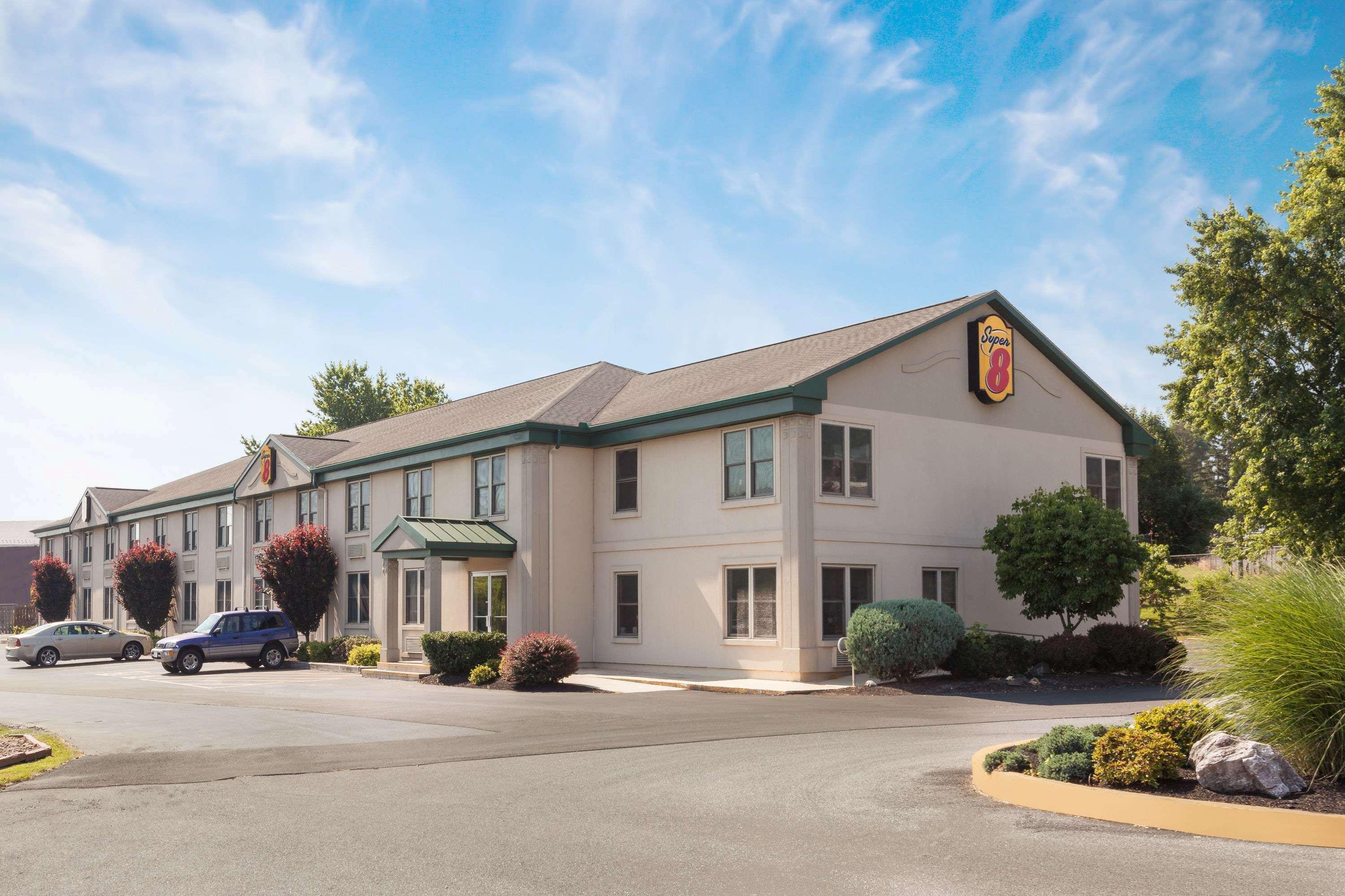 Super 8 By Wyndham Harrisburg Hershey West Eksteriør billede